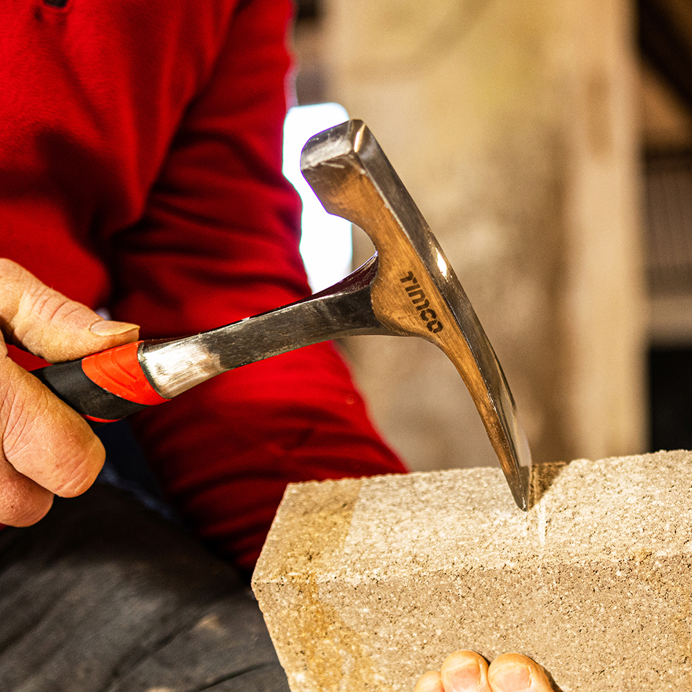 Brick Hammer 20oz - lifestyle